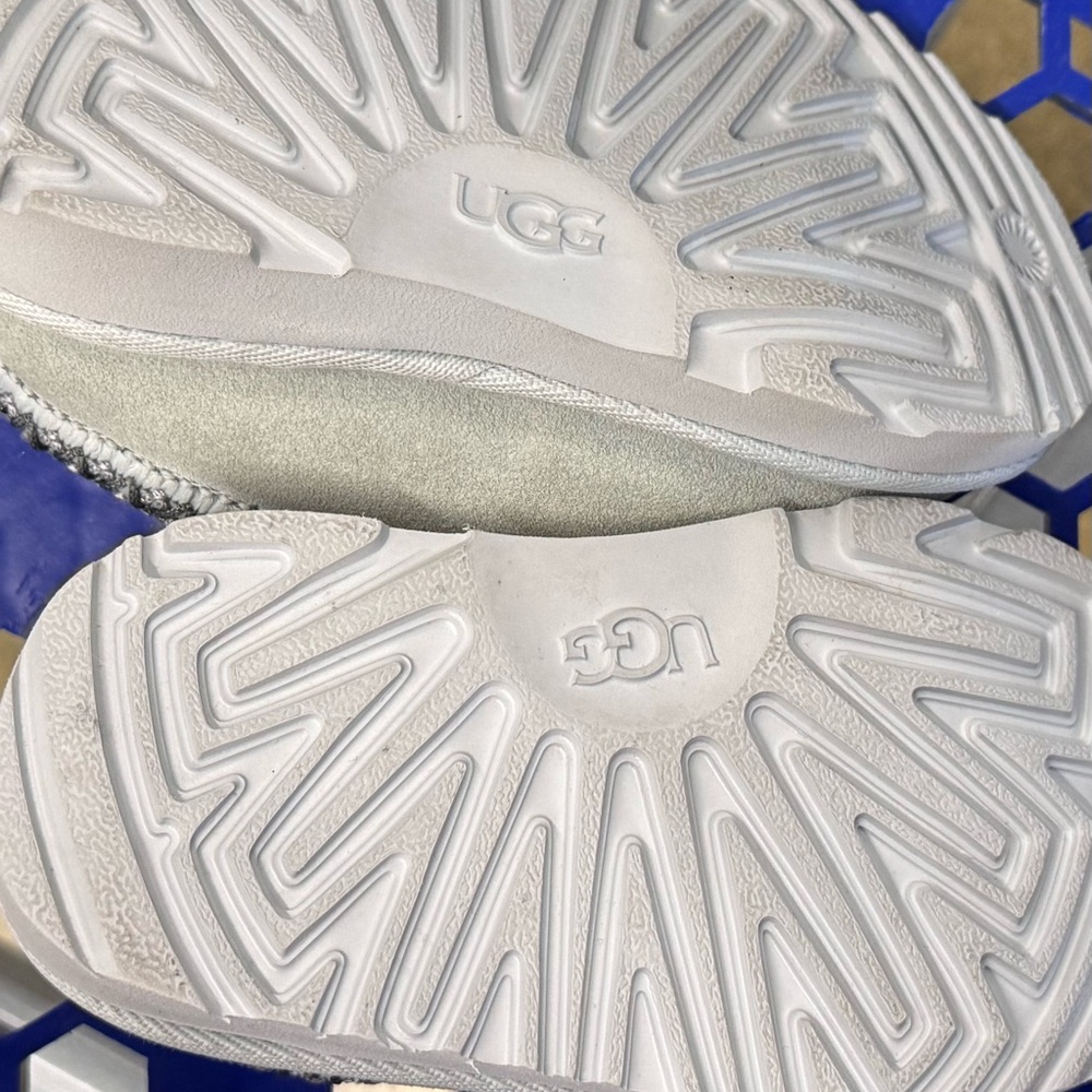 UGG Toddler Gray Tasman Suede Slippers size 7 - Picture 6 of 7